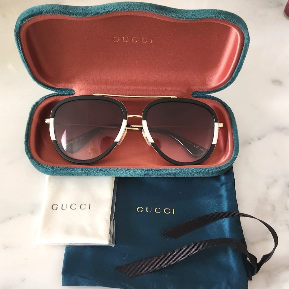 NEW, NEVER-WORN Authentic GUCCI Aviator Sunglasses GG0062S